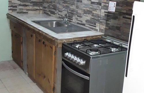Roseau Apartamento | HazelWood Cottage: hermosas vistas al mar Caribe, en un espacio confortable.