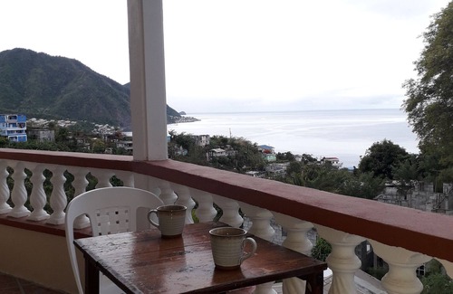 Roseau Apartamento | HazelWood Cottage: hermosas vistas al mar Caribe, en un espacio confortable.