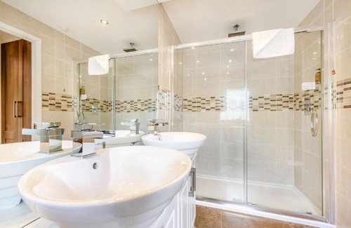 Narberth Casa | HB Bay Tree Lodge 03