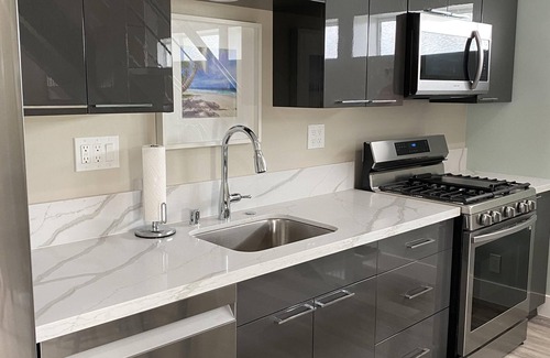 Huntington Beach Cabaña | HB Hideaway · 2 Mi to Beach · 60+ Day Savings · Ideal for Snowbirds & WFH!