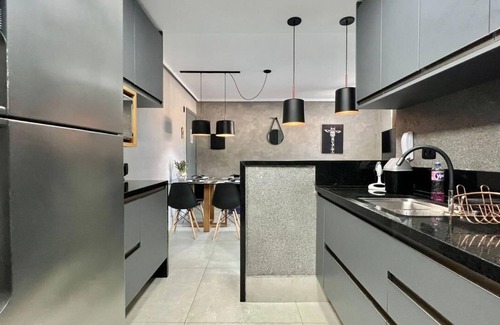 Vila Clais Apartamento | HBH06 - AP in the Center, Near the sea | Air, Pool, TV, Wifi. Full Kitchen
