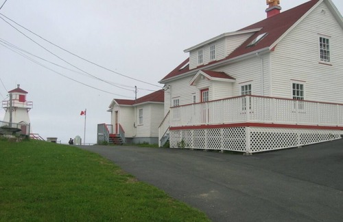Terra Nova Casa | Head Light Keeper's Residence en la boca de St. John's Harbour!