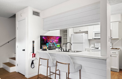 Dawson Casa | "Heading South" - 2 BR Getaway Near Downtown Austin