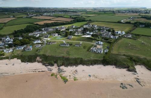 Harlyn Casa | Headlands- Stylish Oceanfront Property on Harlyn Bay