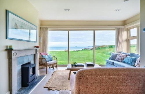 Harlyn Casa | Headlands- Stylish Oceanfront Property on Harlyn Bay