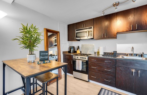 Geyserville Casa | Healdsburg Studio - Vineyard Views!