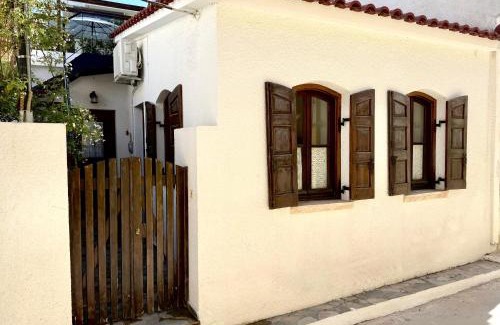 Aegina Town Casa | Heart and Soul of Aegina Apartment