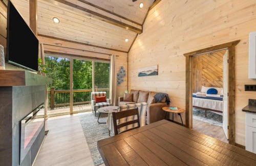 Sevierville Casa | Heart Lake Cabin - Hot Tub & Game Room