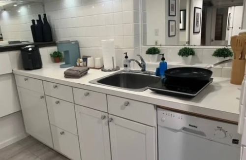 Columbia City Casa | Heart of Bustling Columbia City 1 Bedroom MIL