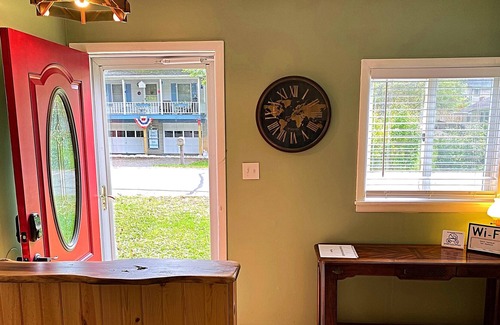 Conneaut Lakeshore Cabaña | Heart of Conneaut Lake - Close2Water - Full Kitchen - Central A/C
