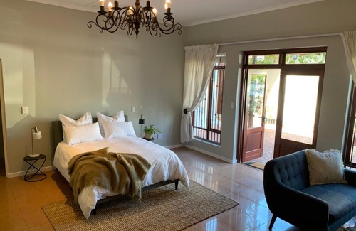 Constantia Apartamento | Heart of Constantia - SOLAR POWERED