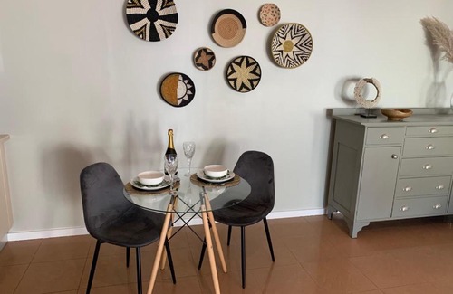 Constantia Apartamento | Heart of Constantia - SOLAR POWERED