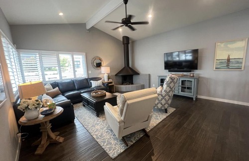 Corona del Mar Casa | Heart of Corona Del Mar 2 Bed 2 bath gem HUGE Patio and Front yard