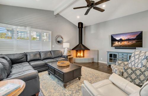 Corona del Mar Casa | Heart of Corona Del Mar 10 minute walk to beach steps to downtown