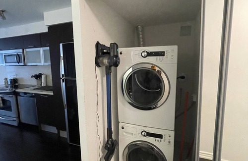 Bay Street Corridor Condominio | Heart Of Downtown 1BR/2BA