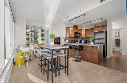 Victoria Park Apartamento | Heart of Downtown | 2Bed 2Bath | Free Parking | AC