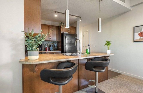 Victoria Park Apartamento | Heart of Downtown | 2Bed 2Bath | Free Parking | AC