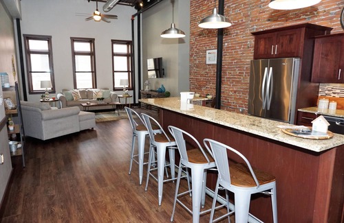 Historic Downtown La Crosse Apartamento | Heart of Downtown 3rd St. downtown with 2 private apartments