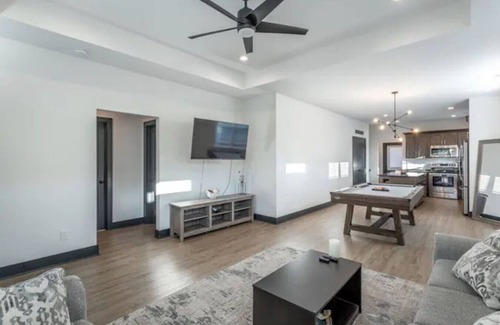 Chattanooga Casa | Heart of Downtown Chattanooga | Sleeps 8 | Pool Table