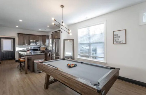 Chattanooga Casa | Heart of Downtown Chattanooga | Sleeps 8 | Pool Table