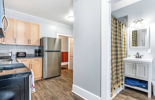 Colebrook Apartamento | Heart of downtown Colebrook. Trail access and parking for ATV's/snowmobiles.