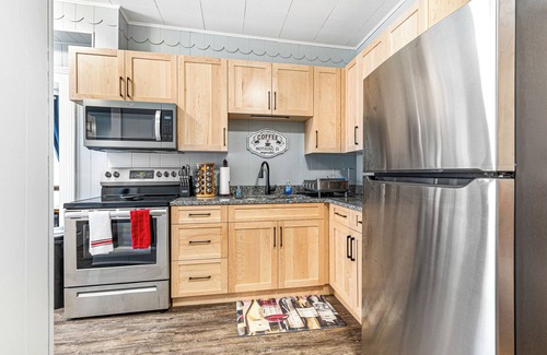 Colebrook Apartamento | Heart of downtown Colebrook. Trail access and parking for ATV's/snowmobiles.