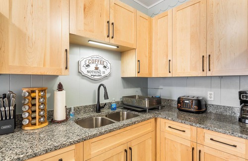 Colebrook Apartamento | Heart of downtown Colebrook. Trail access and parking for ATV's/snowmobiles.