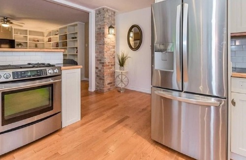 Elora Casa | Heart of downtown w/ private backyard. Walk to Elora Mill!