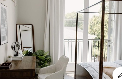 Woodstock Condominio | Heart of Downtown Woodstock!