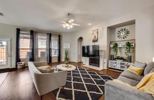 South Arlington Casa | Heart of Grand Prairie 4BD with Pool & Game Room