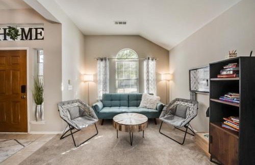 South Arlington Casa | Heart of Grand Prairie 4BD with Pool & Game Room