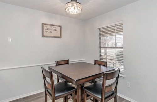 Grapevine Apartamento | Heart of Grapevine 2 Bedroom 2 Bath