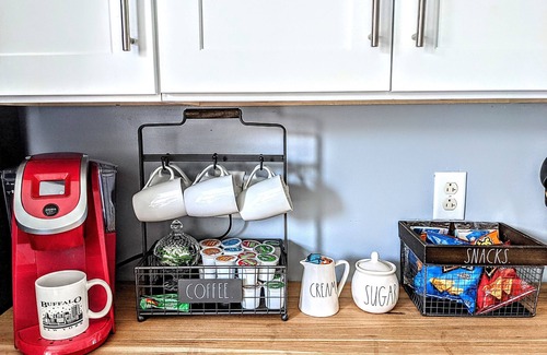 North Buffalo Apartamento | Heart of Hertel Prime Location in Buffalo with A/C and Parking!!!