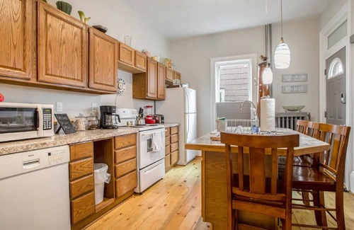 Michigan City Apartamento | Heart of Historical Dist.*King*Parking*A/C*#1