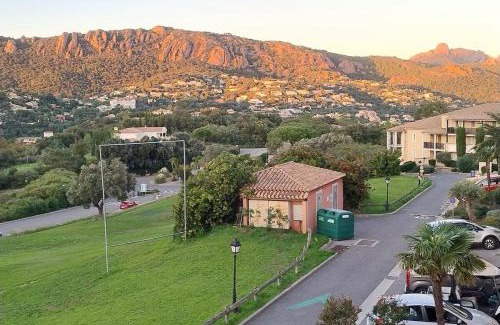 Cap Esterel Apartamento | Heart of Holiday Village, near beach, WIFI, Parking