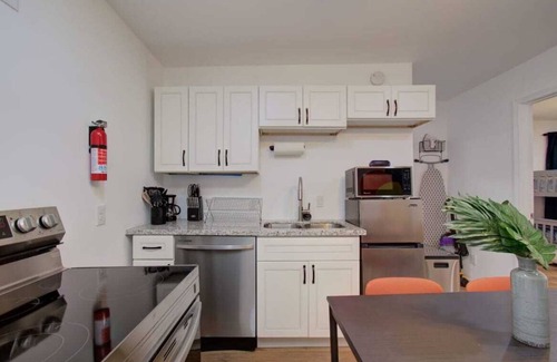 Greater East End Apartamento | Heart of Houston - 2-BD/1-BA with Grill