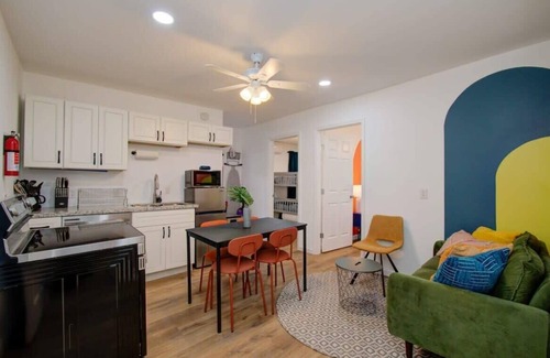 Greater East End Apartamento | Heart of Houston - 2-BD/1-BA with Grill