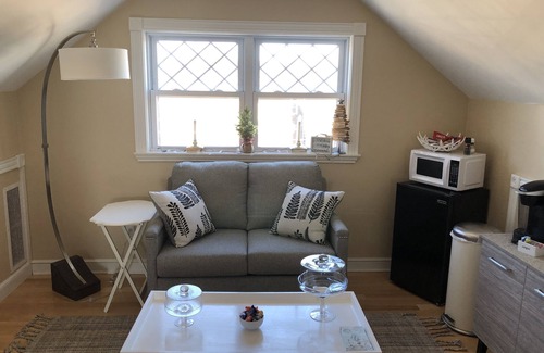 Jamestown Casa | Heart of Jamestown, In town location, 3rd floor suite, B&B style with King Bed