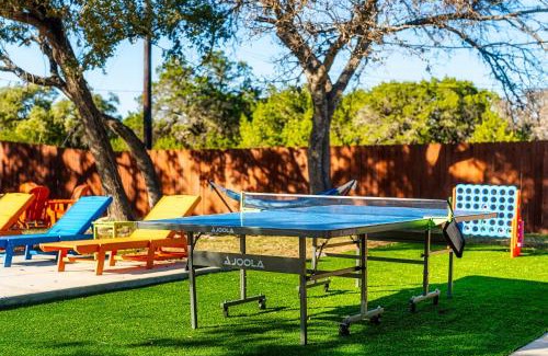 Lodge Acres Casa | Heart of Lake Travis-Hot Tub&Pool-Black Light Room