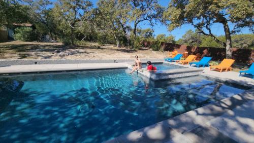 Lodge Acres Casa | Heart of Lake Travis-Hot Tub&Pool-Black Light Room