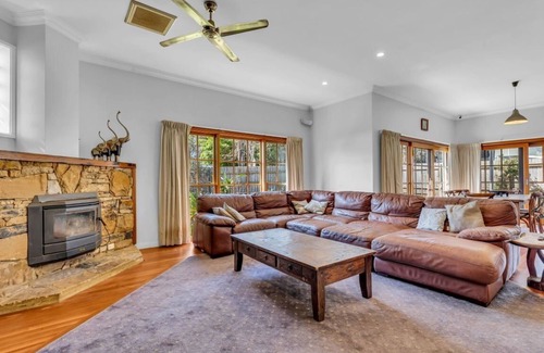 Merimbula Cabina | Heart Of Longpoint - Pet friendly and Fenced