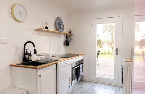 Keinbah Casa | Heart of Lovedale - Experience our charming pink home in Hunter Valley.