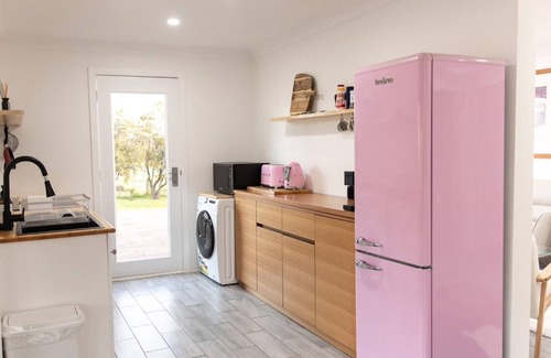 Keinbah Casa | Heart of Lovedale - Experience our charming pink home in Hunter Valley.
