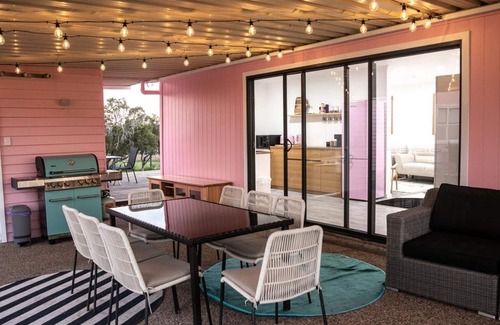 Keinbah Casa | Heart of Lovedale - Experience our charming pink home in Hunter Valley.