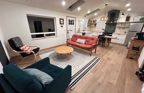 Monument Cabaña | Heart of Monument - Cottage with WiFi access