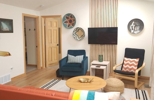 Monument Cabaña | Heart of Monument - Cottage with WiFi access