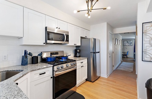 Northeast Minneapolis Arts District Apartamento | Heart of Mpls Art District 2 Bedroom Home w Balcony