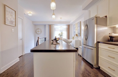 Lakeview Casa | Heart of Port Credit | Lakefront,Dining & Shopping