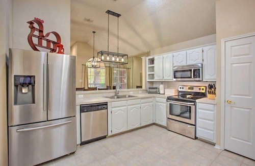 Rowlett Casa | Heart of Rowlett - 3 BD,2BA Cozy Getaway w Patio