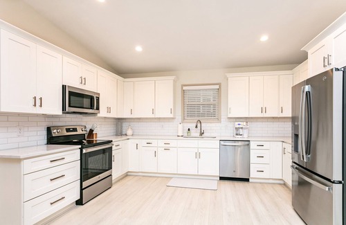 Cherokee Triangle Casa | Heart of The Highlands | 5BR 4BA w/HotTub +Parking